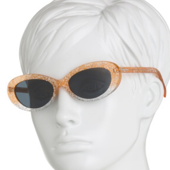 Host Pick🎉🔥BURBERRY sunglasses, case, cloth - Picture 3 of 11